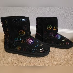 The Children's Place Black Boots With Rainbow Icons